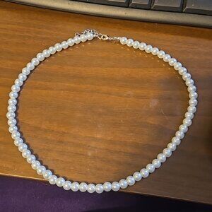 NIB Pearl necklace